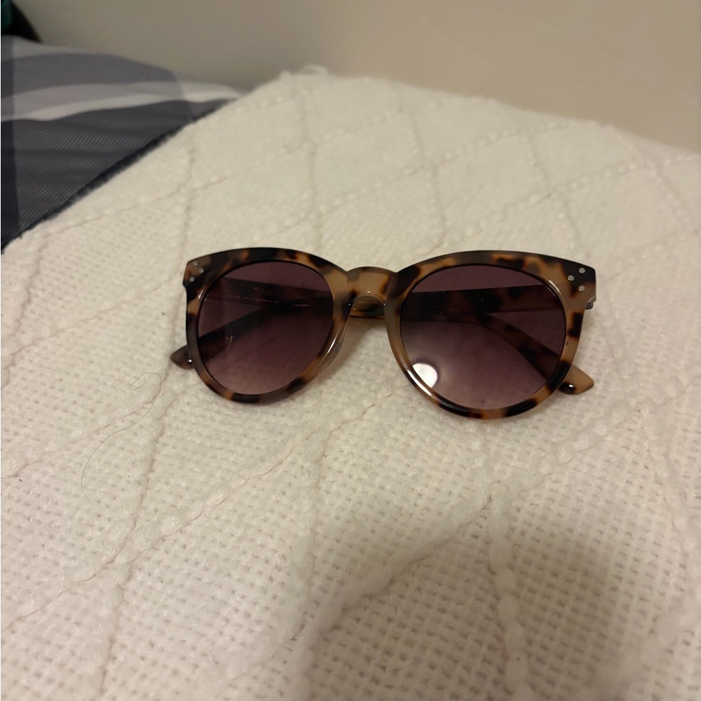 Tortoiseshell Round Sunglasses - Brown Lens